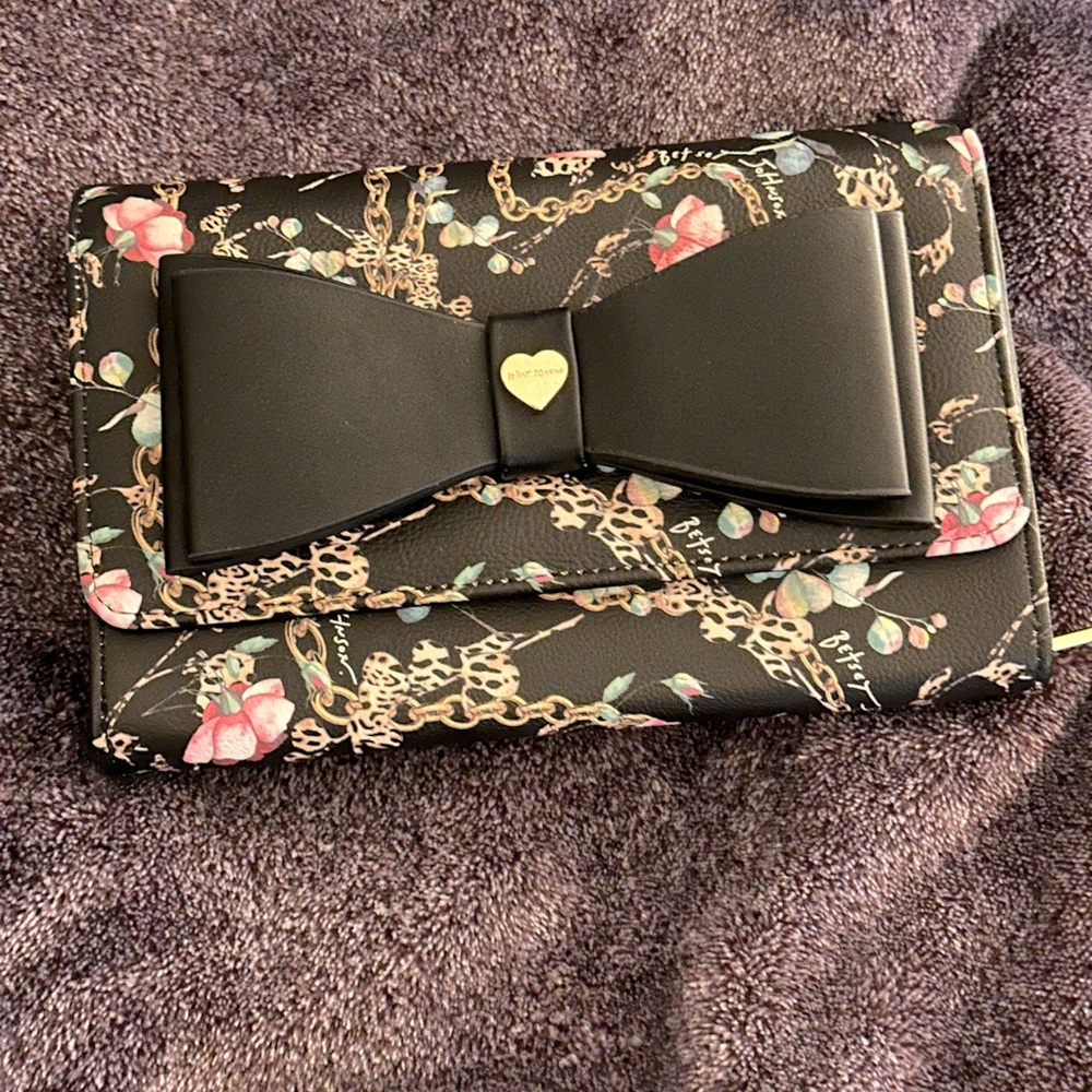 NWOT Betsy Johnson Floral Print Bow front Wallet